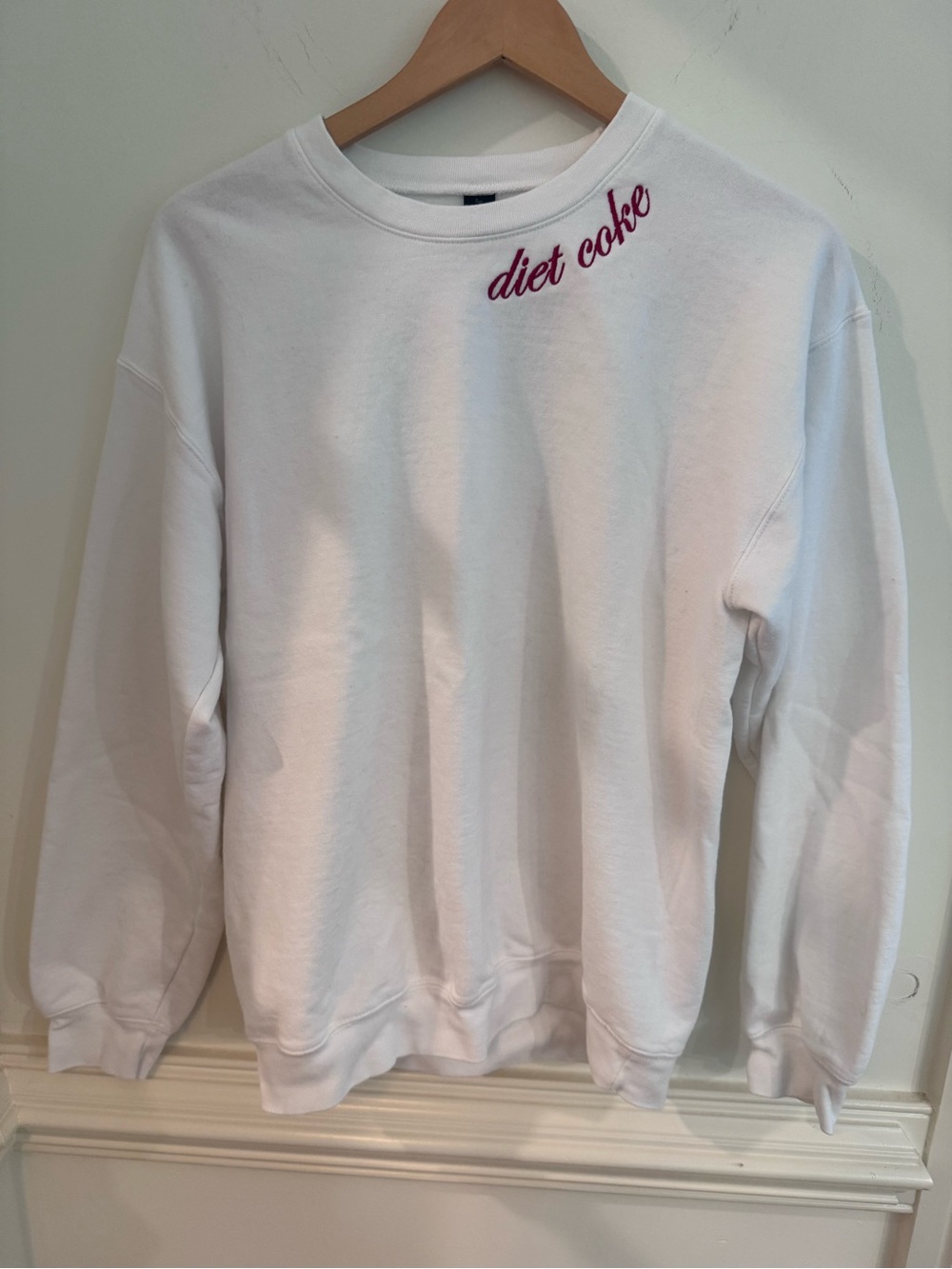 Gildan White Crewneck Sweatshirt with red 'diet coke' Script medium
